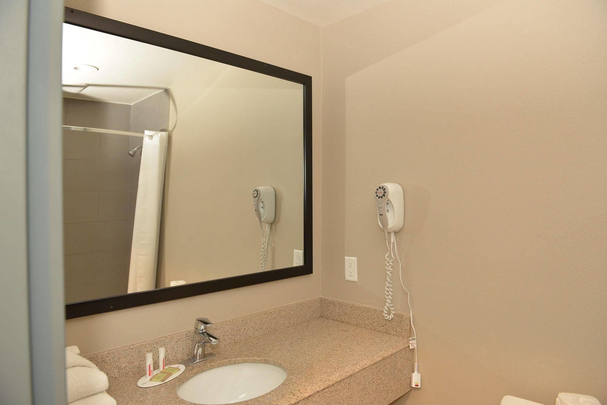 Super 8 By Wyndham San Diego/Imperial Beach Ngoại thất bức ảnh