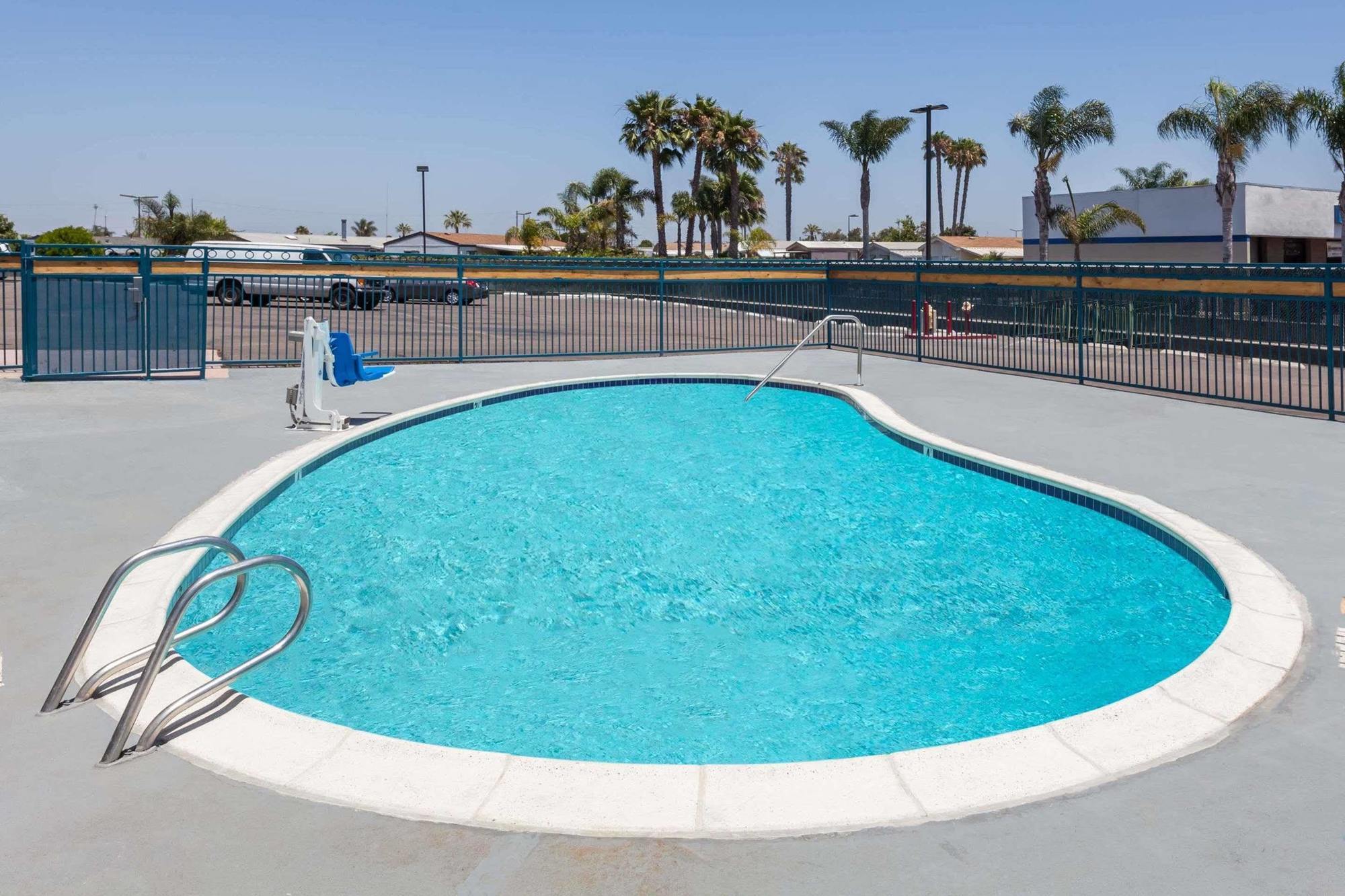 Super 8 By Wyndham San Diego/Imperial Beach Ngoại thất bức ảnh